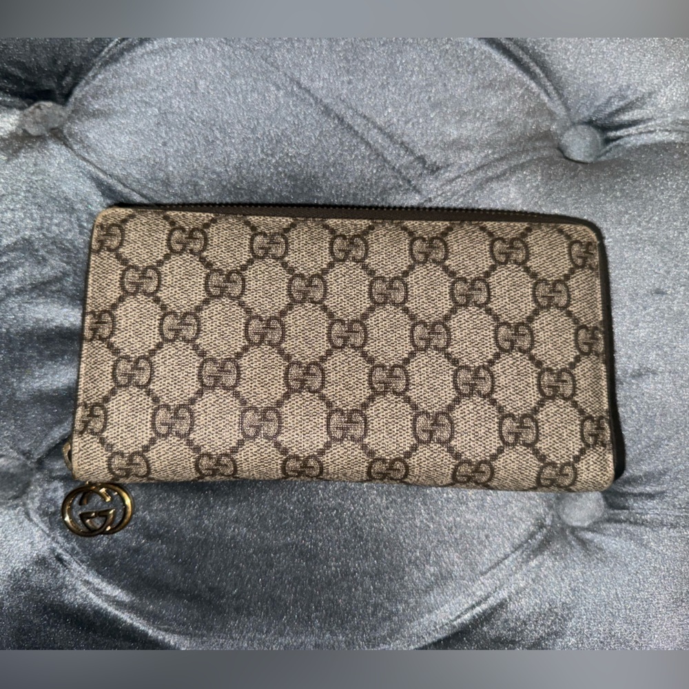 Gucci GG Supreme Continental Wallet